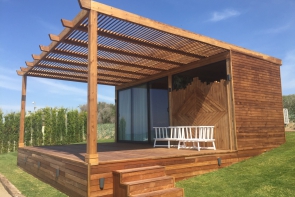 Ahşap Cabana, Yürüyüş Yolu, Doğal Ot kaplama, Spor Alanı, İroco Deck Döşeme